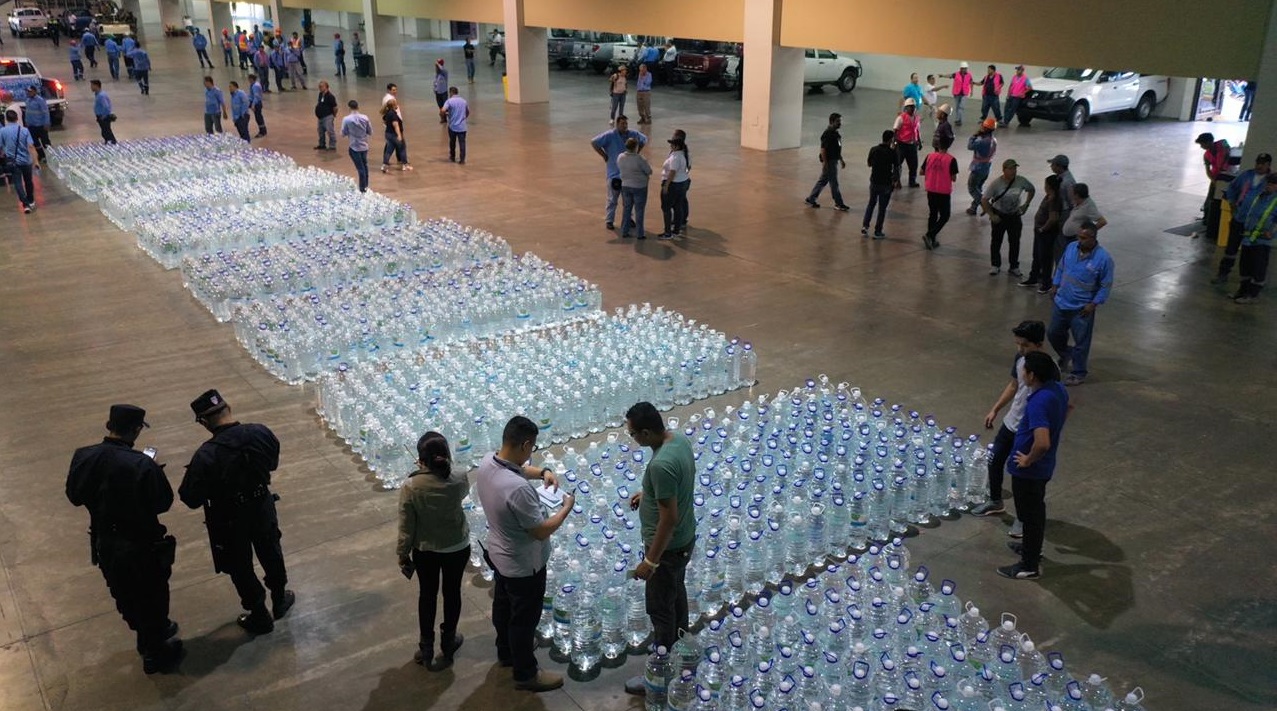 presidente-bukele-ordena-reciclar-15-millones-de-botellas-plasticas-que-se-han-repartido-en-plan-contingenciaanda